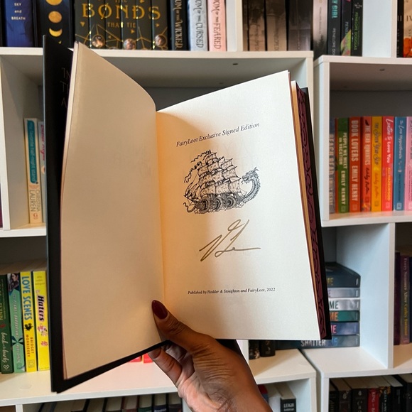 Only a monster by Vanessa Len special edition - Picture 2 of 8